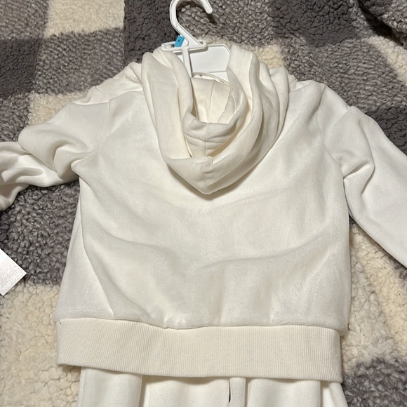 NWT Girls Juicy Couture Velour Cream and Gold Track Suit Sweat Suit Sz 5 - Picture 5 of 10